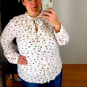 Women’s XL Velvet Heart kiss print blouse with tie neck